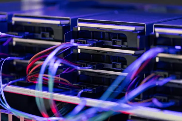 سخت‌افزار هاست ایرانی و خارجی